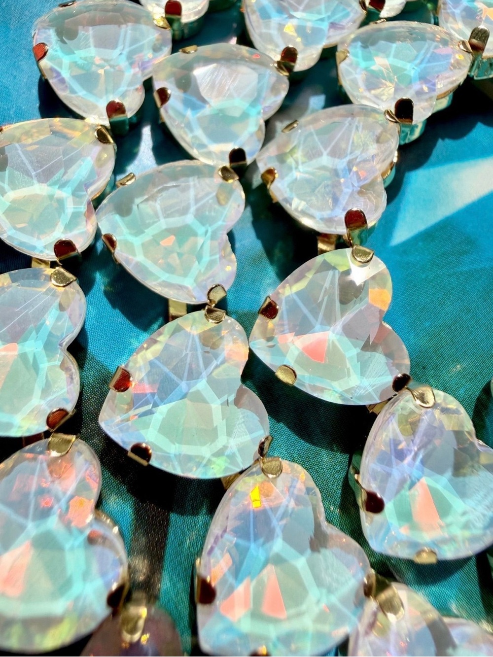 Feedmegems NEW Opalescent Sweetheart Reverie Necklace in Iridescent